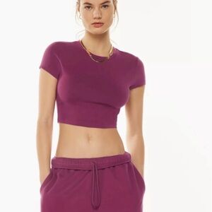 3/15$ 🛍️ TNA Chill Ortiz Cropped T-Shirt